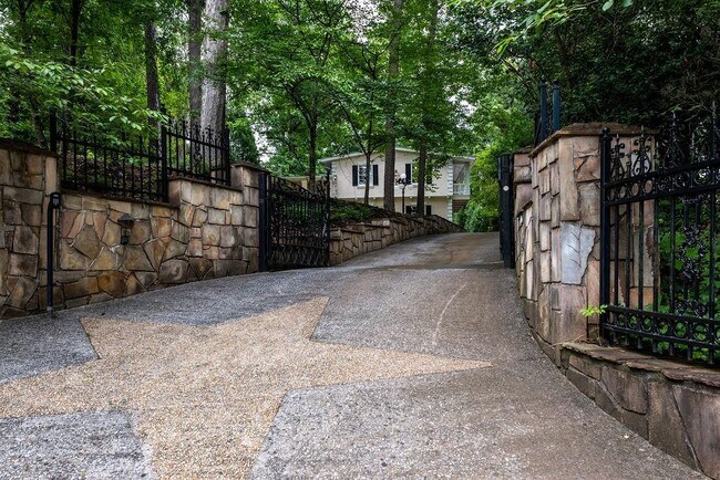 Foto del edificio - 2631 Northside Dr NW