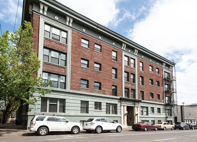 Building Photo - Spacious Loft Condo in Historical Carlton ...