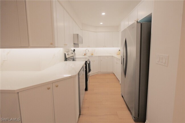 Building Photo - 4005 Gulf Shore Blvd N