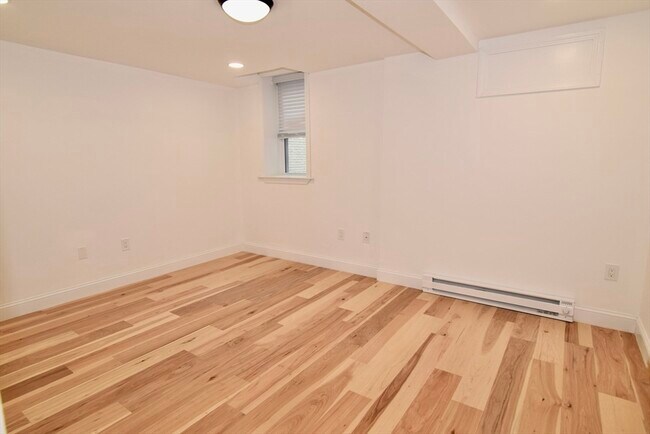 Building Photo - 72 Longwood Ave