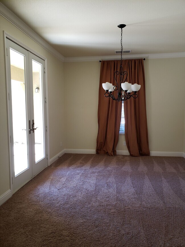 Building Photo - 1120 Jasmine Dr