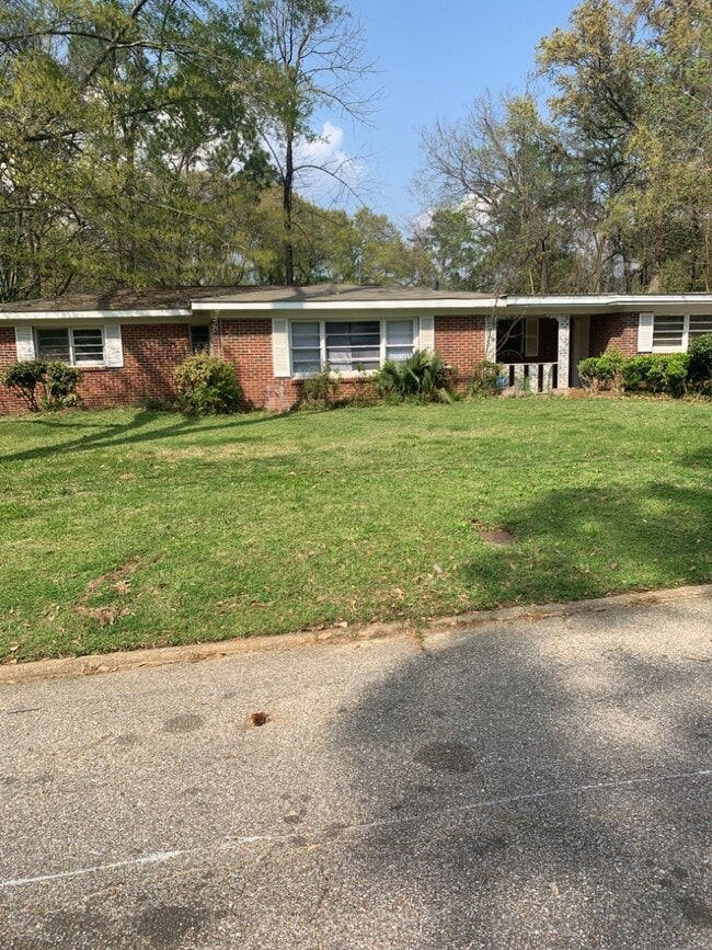 Building Photo - 1419 Beaumont Dr