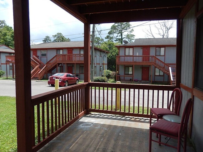 Foto del edificio - 303 S Lipona Rd