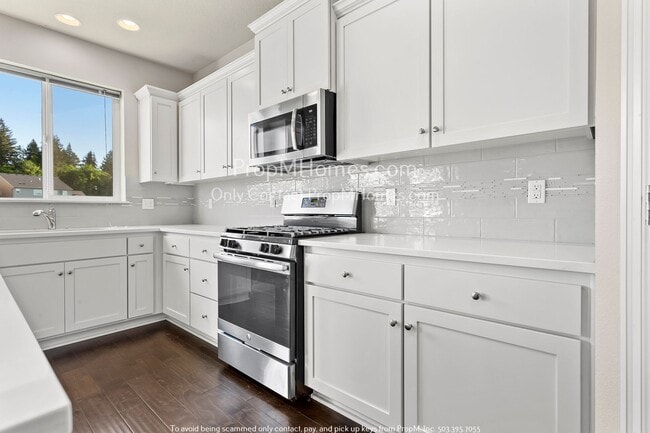Building Photo - Brand New Beautiful Pristine Five Bedroom ...