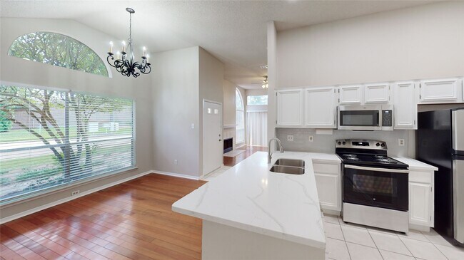 Foto del edificio - 3303 Golden Trails Dr