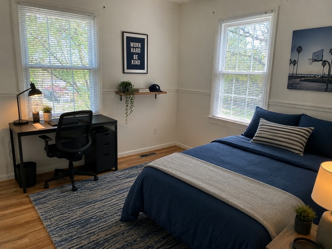 Building Photo - End Townhome In Oak Manor Community