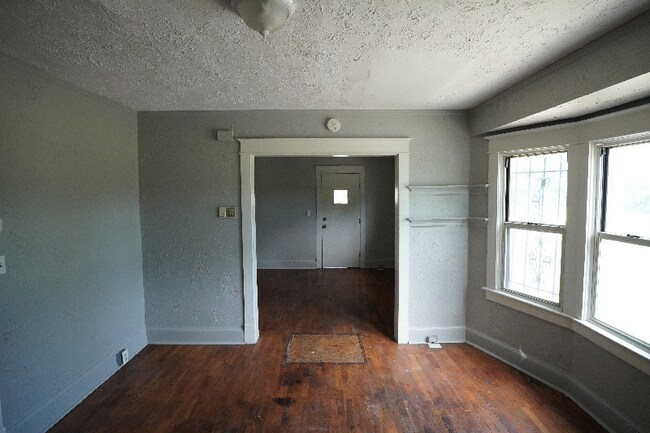 Building Photo - 4644 Agnes Ave