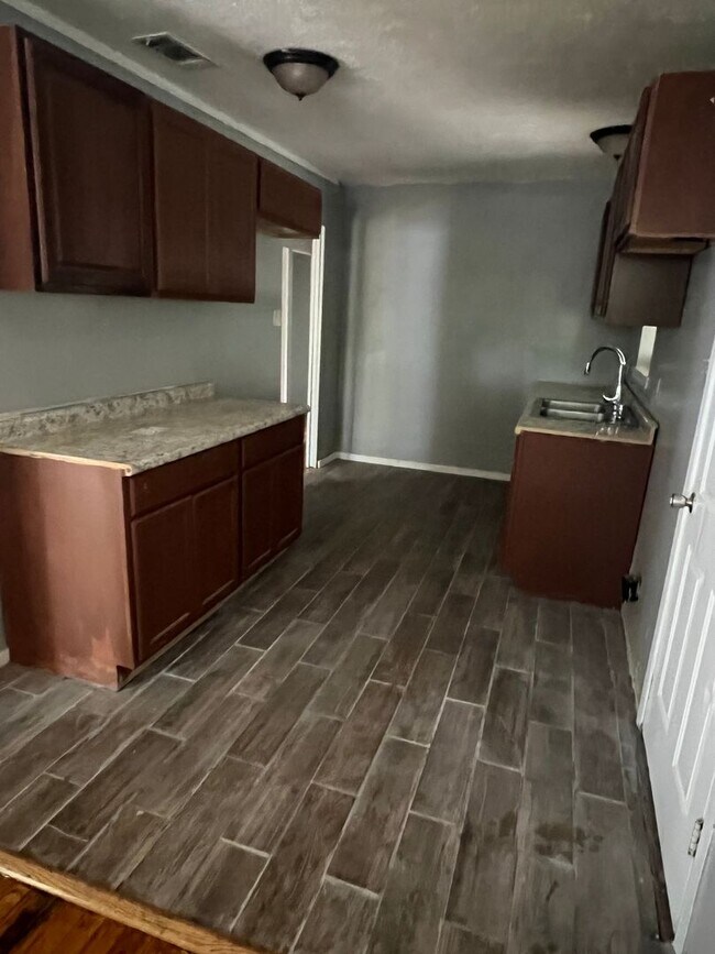 Foto del edificio - 3 Bedroom 1 Bathroom Home for Rent