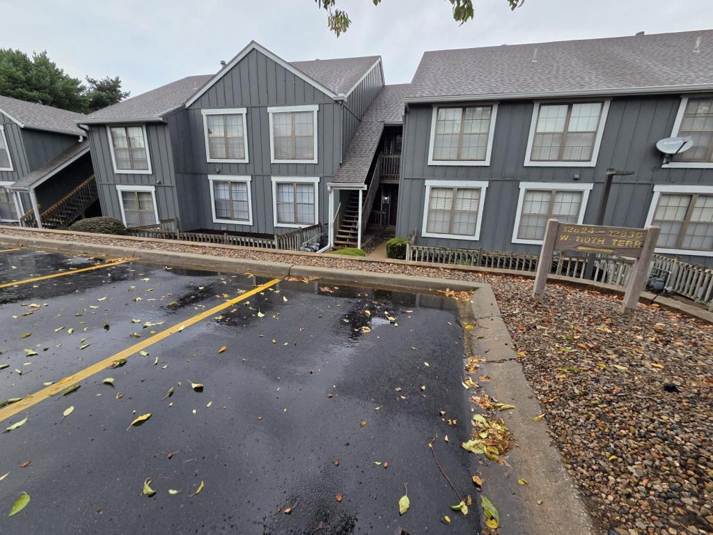 Primary Photo - 12828 W 110th Terrace