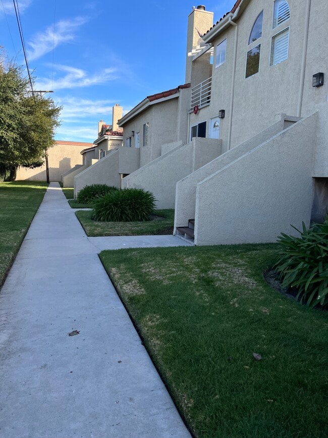 Building Photo - 24115 Evans Ave