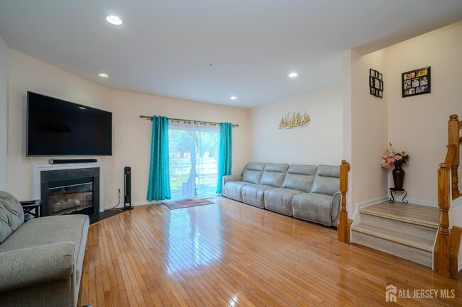 Building Photo - 908 Blossom Cir