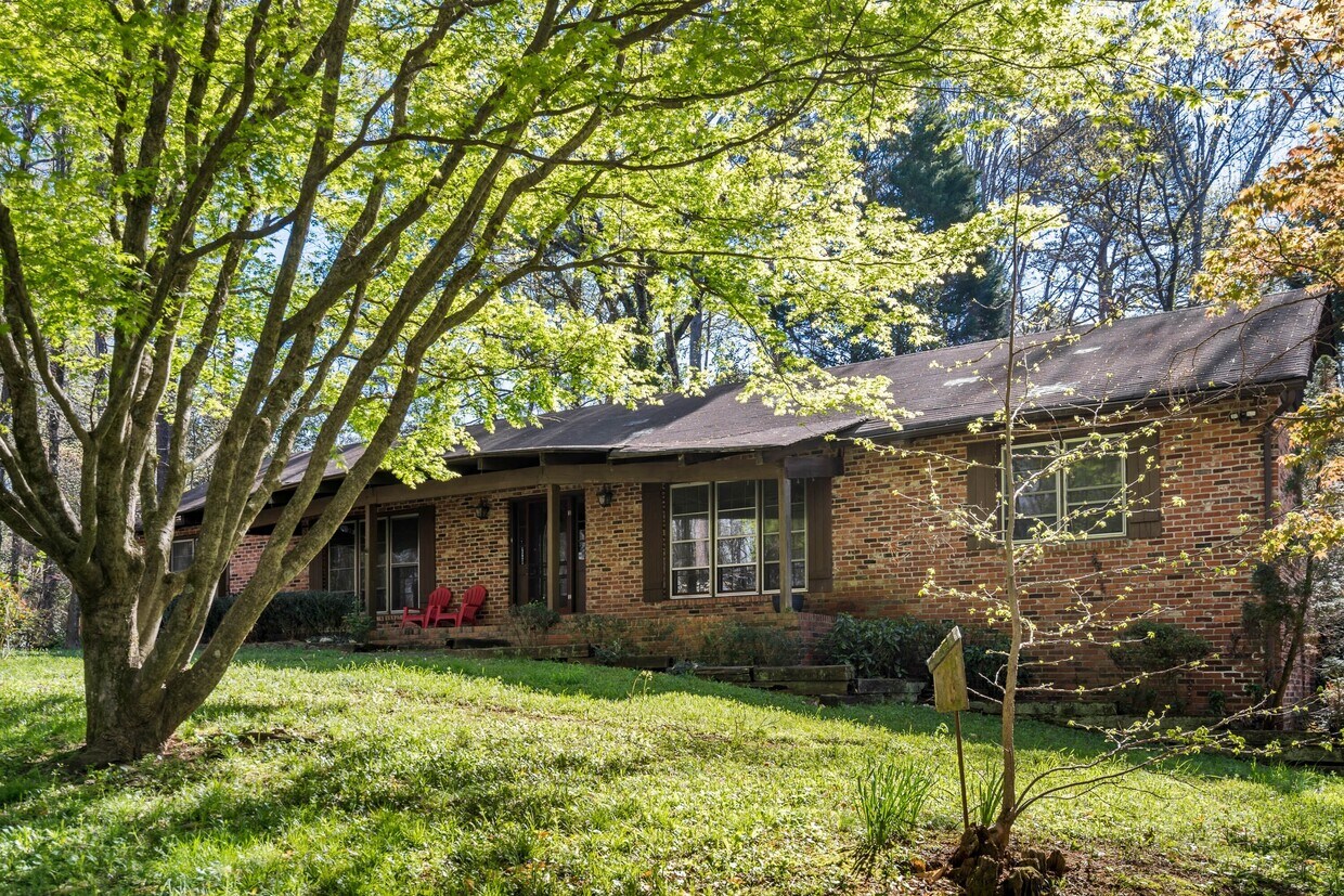 Primary Photo - 2888 Greenbrook Way NE