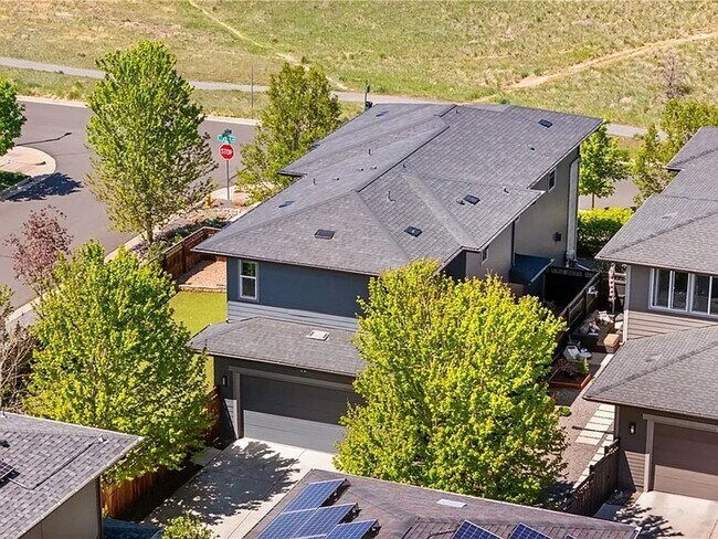 Foto del edificio - Stunning 4BR House on corner lot in Denver...