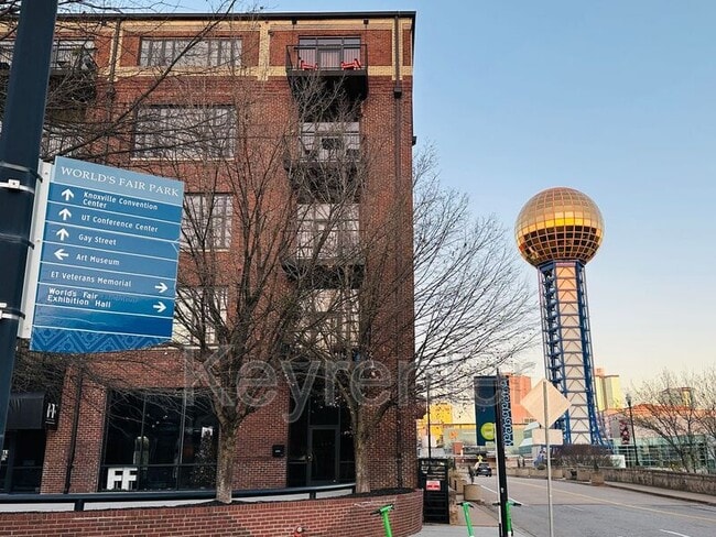 Foto del edificio - 1060 Worlds Fair Park Dr