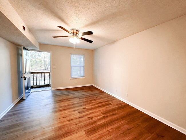 Building Photo - 470 Martha Ln