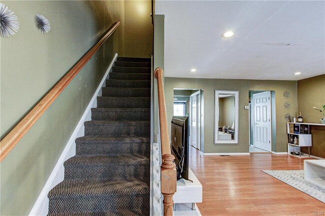 Building Photo - 966 Ramblewood Ln