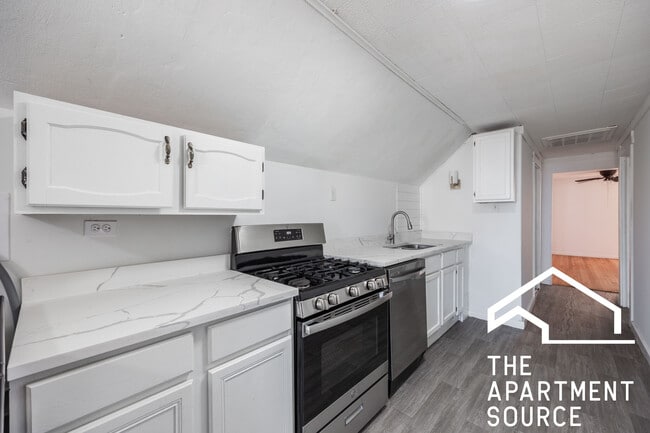 Building Photo - 2140 N Karlov Ave