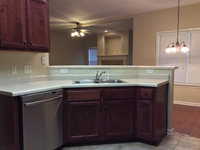 Building Photo - 3BD/2.5BA with Bonus Room in Collierville Farms.  Over 2300 sq ft!.  Pets are welcome!