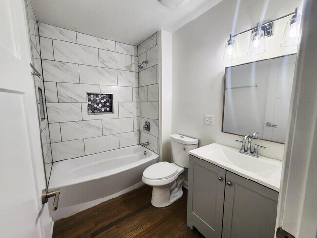 Foto del edificio - 518 W 53rd Pl