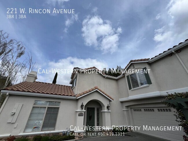 Foto del edificio - Stunning two-story 3 bedroom, 2.5 bathroom...