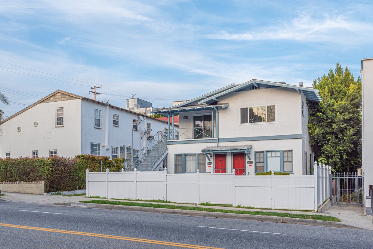 Foto principal - 1038 N Crescent Heights Blvd