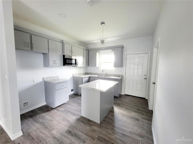 Building Photo - 14 Rosemary Dr