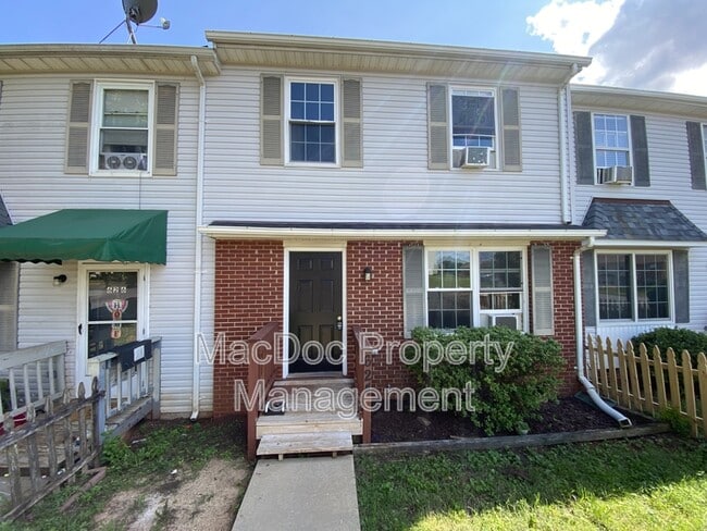 Building Photo - 624 Highview Ct