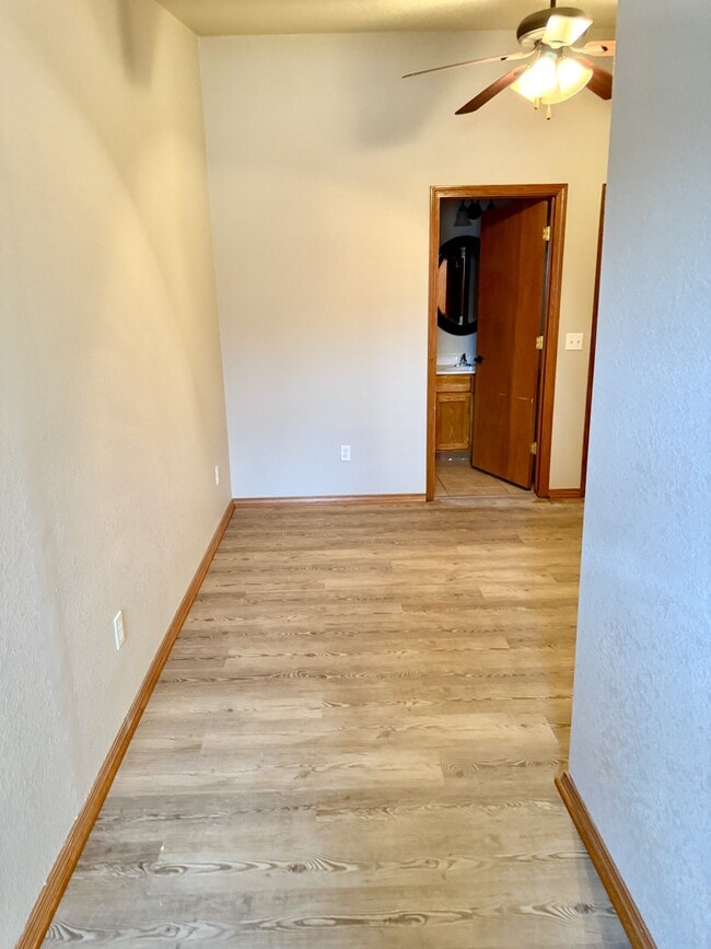 Foto del edificio - 2204 Lakeview Dr