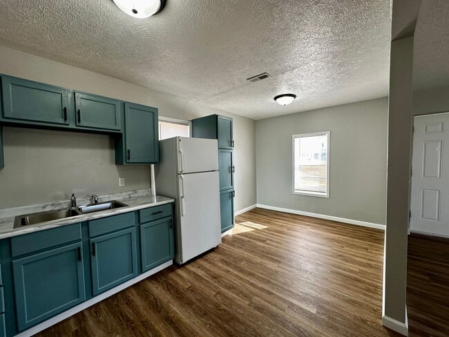 Building Photo - 2 Bedroom House for Rent