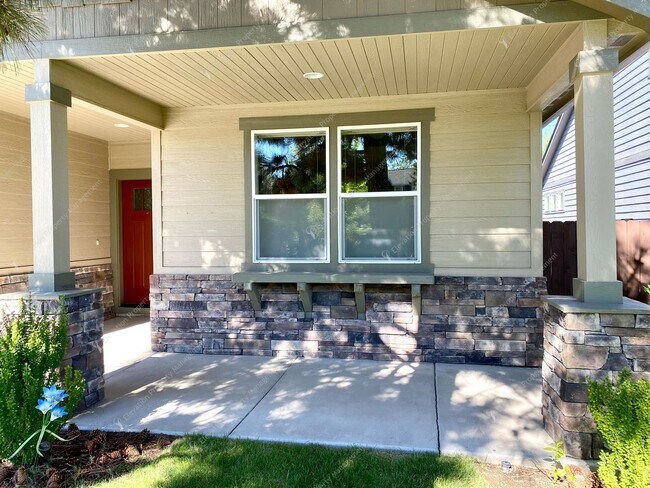 Foto del edificio - Bright, Spacious Home with Expansive Yard ...