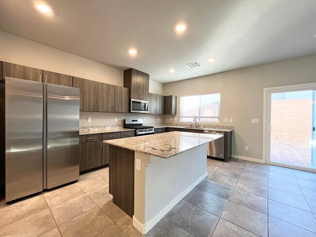 Foto del edificio - Spacious Family Home with Modern Amenities in Prime Location