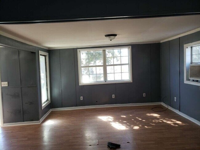 Building Photo - 142 Verona Ave