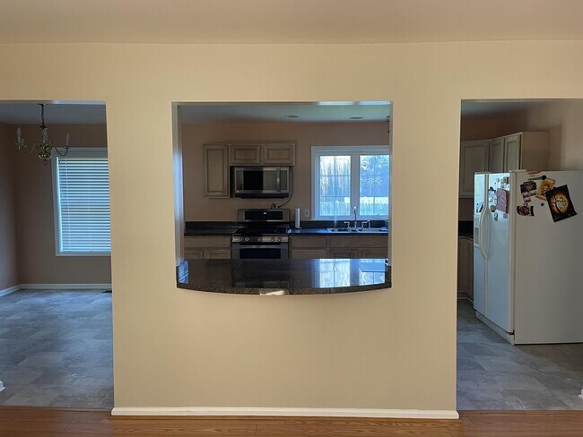 Building Photo - 1403 E Upland Dr