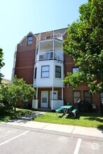 Building Photo - 336 Adams St