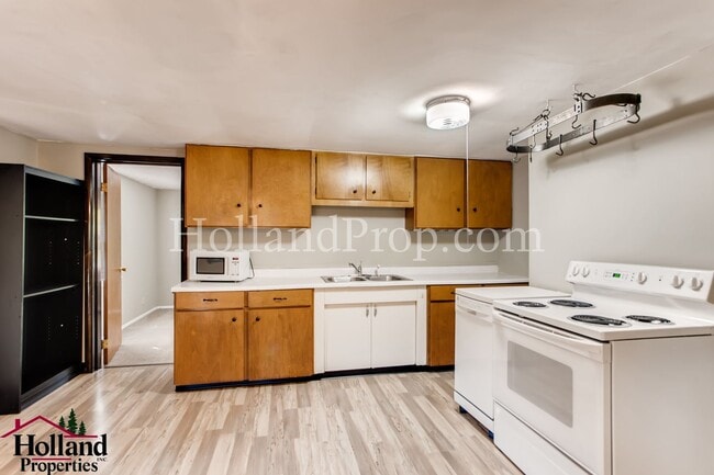 Building Photo - Hidden gem in SW Portland 2bd 1bth waiting for you!