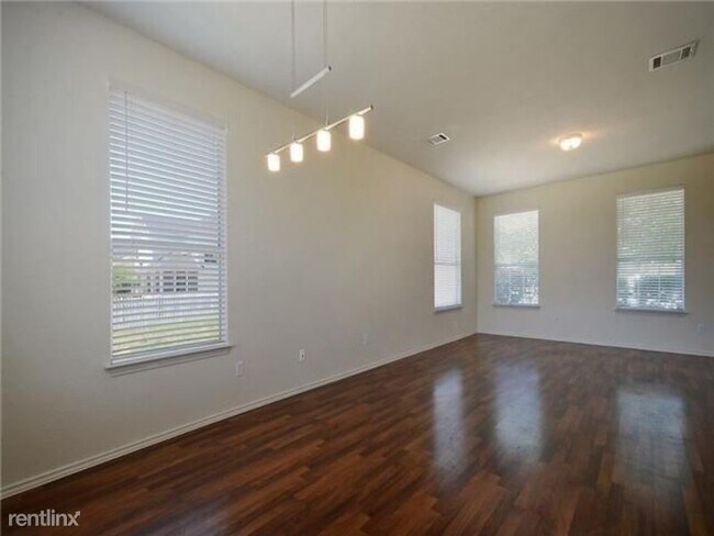 Building Photo - 3 br, 2.5 bath House - 4584 Mather