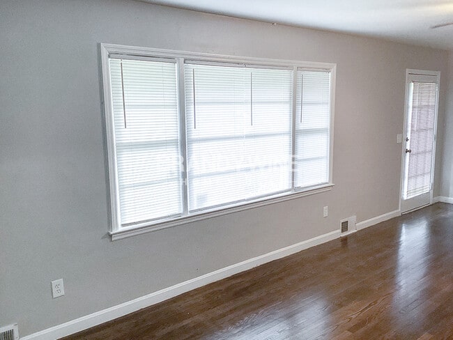 Building Photo - 1.5 Months FREE RENT - Rently Hub ID #1206...