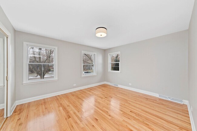 Foto del edificio - 1560 Warbler Dr