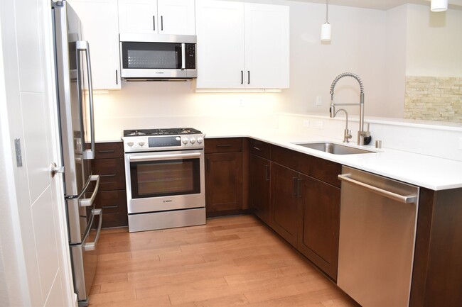 Foto del edificio - Newer 2 Bedroom 2 Bath Condo in Baker Buil...