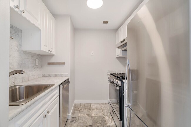 Building Photo - 15 N Beacon St