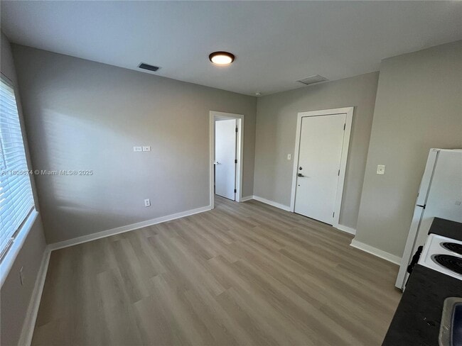 Foto del edificio - 534 SW 6th Ct