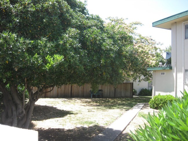 Building Photo - 1666 Adams Ave