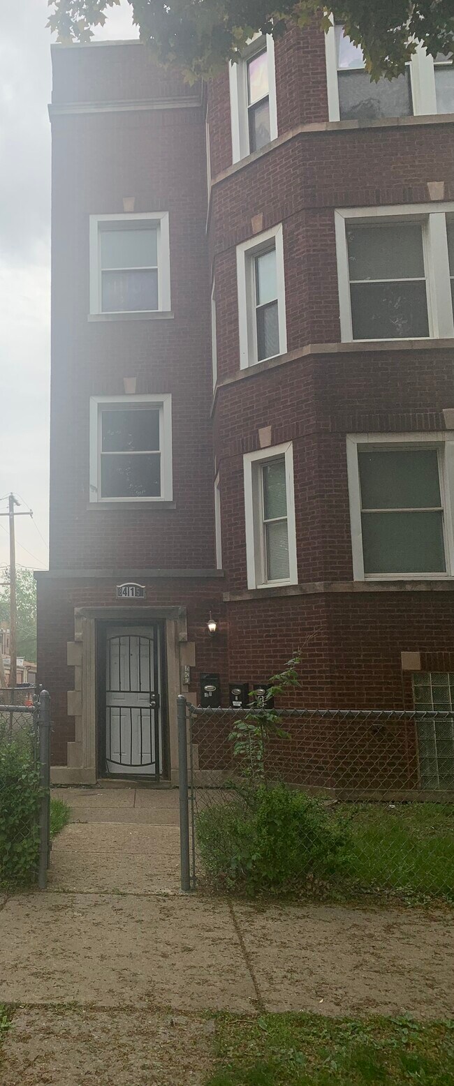 Front of building - 8415 S Ingleside Ave
