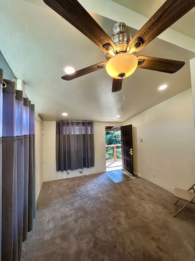 Building Photo - Updated San Leandro apartment!