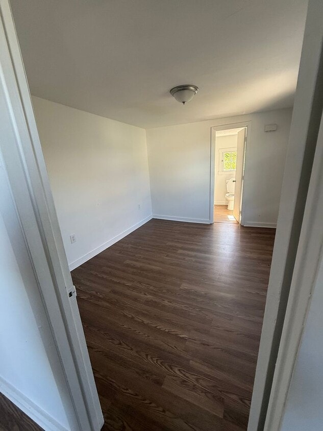 Building Photo - Askin St 7