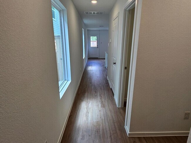 Foto del edificio - 21414 Carosella Dr