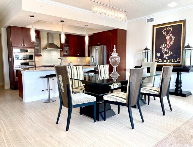 Foto del edificio - 431 Bay Colony Dr N