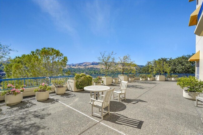 Foto del edificio - 100 Thorndale Dr