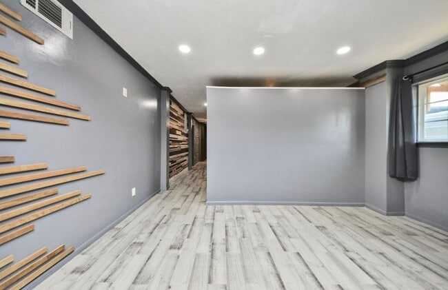 Building Photo - 5622 W Montgomery Rd