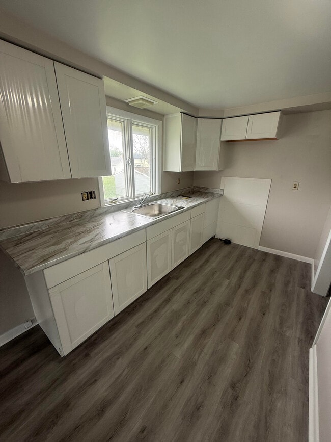 Building Photo - 216 Neil St